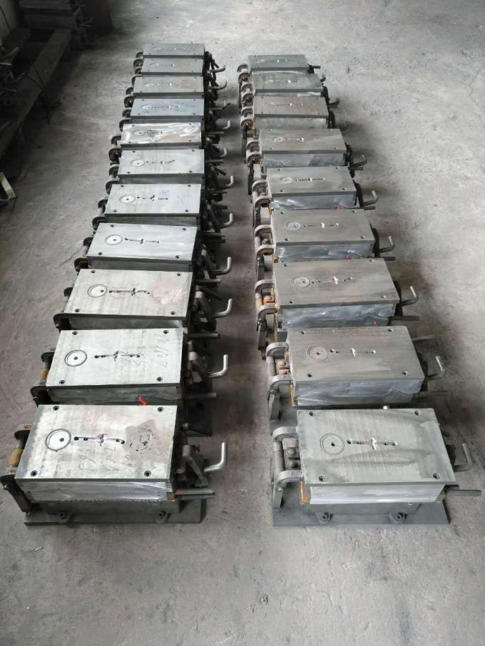 เครื่องฉีดขึ้นรูปรองเท้า PVC 6 สถานีหลากสีอัตโนมัติ 3