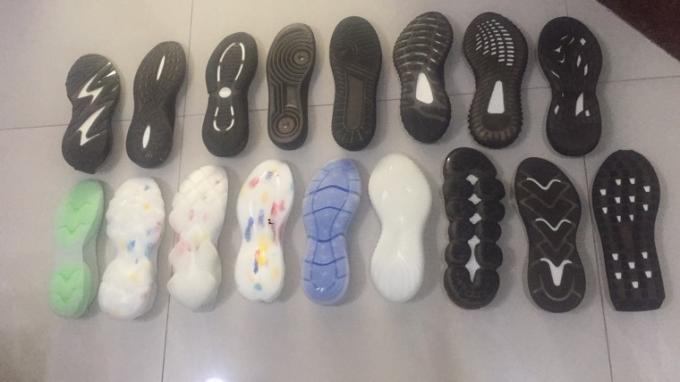 เครื่องฉีดขึ้นรูปรองเท้า PVC แบบโรตารี่ 6 สถานีสีเดียว 5